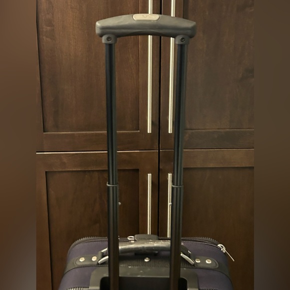 Samsonite Carry-On - Picture 5 of 7